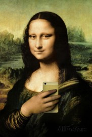 Mona Lisa taking a selfie!